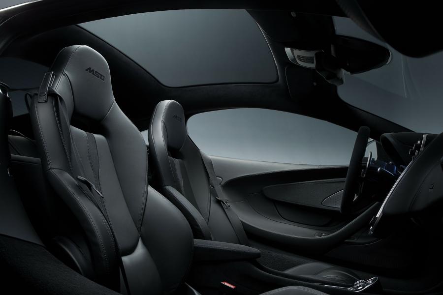 Интерьер McLaren 570GT MSO Black Collection 2018 года  (WW) (фото 6 из 10)